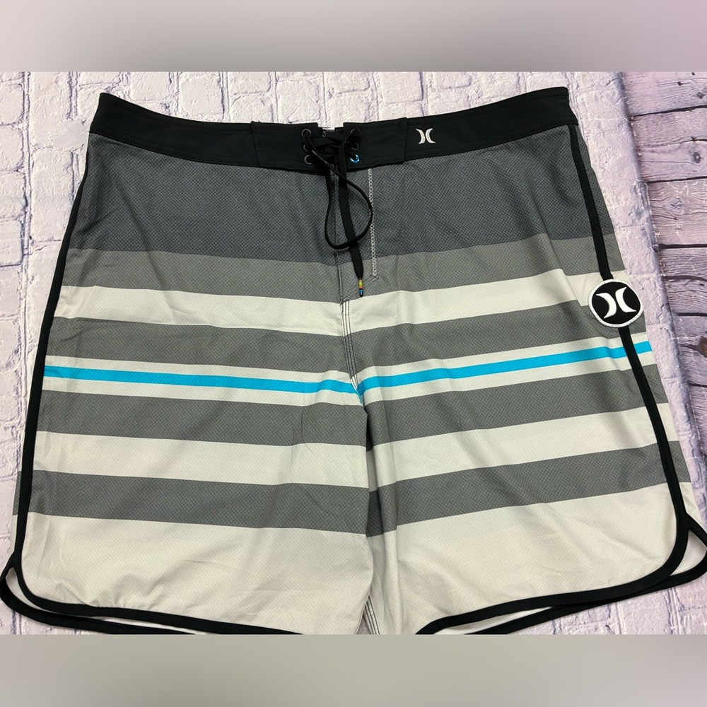 HURLEY Phantom men’s size 38 board shorts